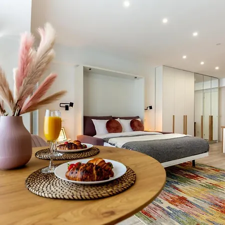 Ultracentral Studio: Explore The In Style Apartment *