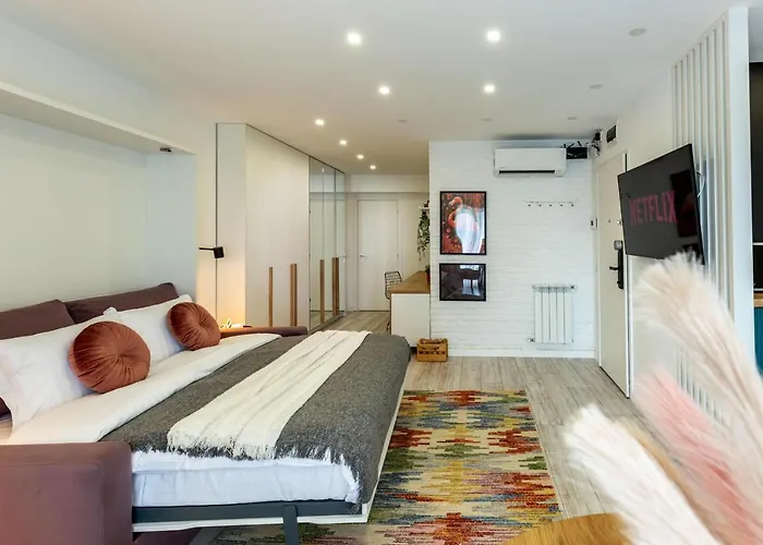 Ultracentral Studio: Explore The In Style Appartement *