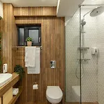 Ultracentral Studio: Explore The In Style * Boekarest