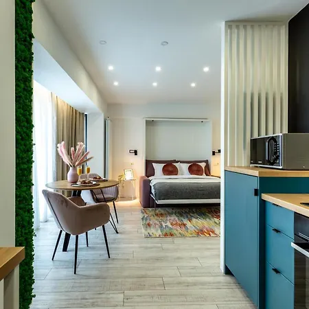 Ultracentral Studio: Explore The In Style Apartament Bucureşti
