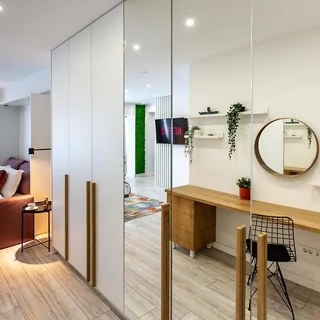 Ultracentral Studio: Explore The In Style * Boekarest