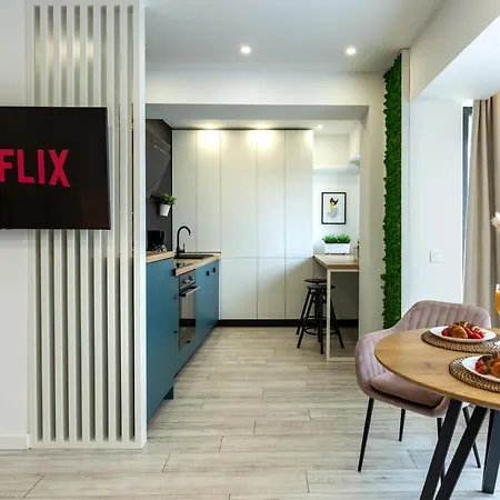 Ultracentral Studio: Explore The In Style Apartament Bucureşti